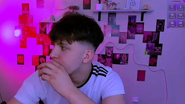 travis wolf  online show from April 3, 2026, 8:56 am