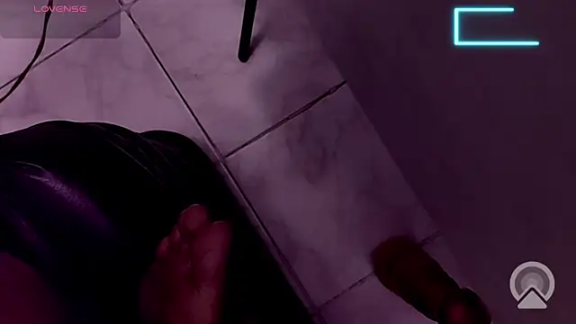 royeoy22 online show from December 2, 2025, 11:59 am