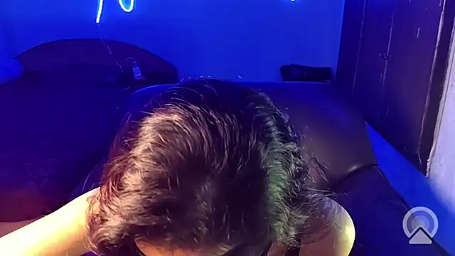 royeoy22 online show from December 3, 2025, 1:42 pm