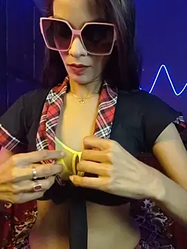 royeoy22 online show from March 12, 2026, 9:59 am