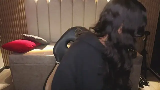  Mia Evans 1 online show from January 12, 2026, 1:16 pm