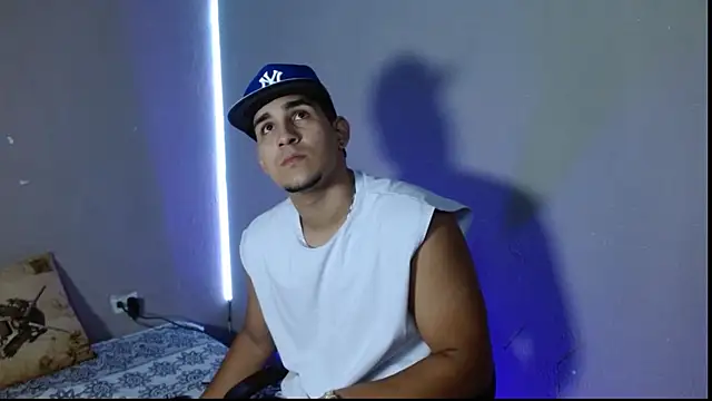 massimo vidal  online show from November 14, 2025, 11:35 pm