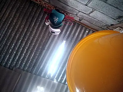 Snapshot of SaraBust chatting on October 5, 2025, 4:27 pm SaraBust online show from October 5, 2025, 4:27 pm