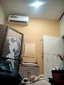 Snapshot of SaraBust chatting on October 22, 2025, 3:12 pm SaraBust online show from October 22, 2025, 3:12 pm