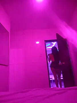 Snapshot of SaraBust chatting on November 21, 2025, 9:02 pm SaraBust online show from November 21, 2025, 9:02 pm