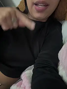 Snapshot of lulizoee chatting on June 18, 2026, 6:23 pm lulizoee online show from June 18, 2026, 6:23 pm