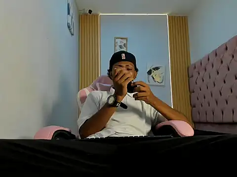 Snapshot of Jax_Maliq chatting on October 7, 2025, 1:47 am Jax Maliq online show from October 7, 2025, 1:47 am