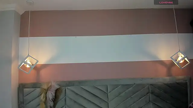 Mia Valentine  online show from October 16, 2025, 8:32 pm