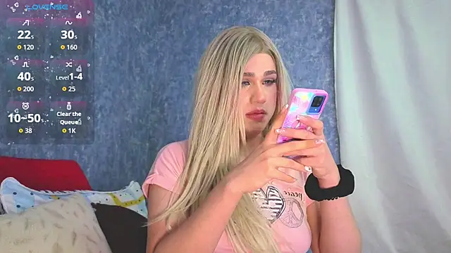 Snapshot of saraah_queen1 chatting on March 4, 2026, 4:51 am saraah queen1 online show from March 4, 2026, 4:51 am