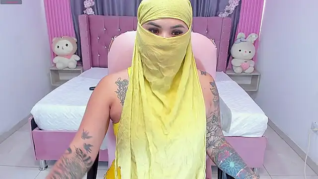 Nayla-Mouna online show from September 24, 2025, 7:50 pm