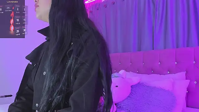 Nayla-Mouna online show from April 13, 2026, 7:52 pm