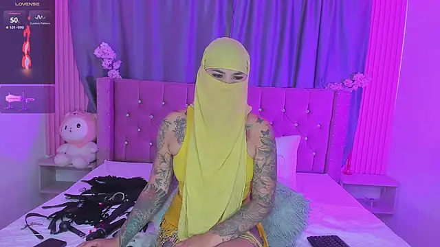 Nayla-Mouna online show from April 16, 2026, 9:15 pm