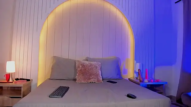 ALICESANDOVAL online show from December 14, 2025, 11:37 am