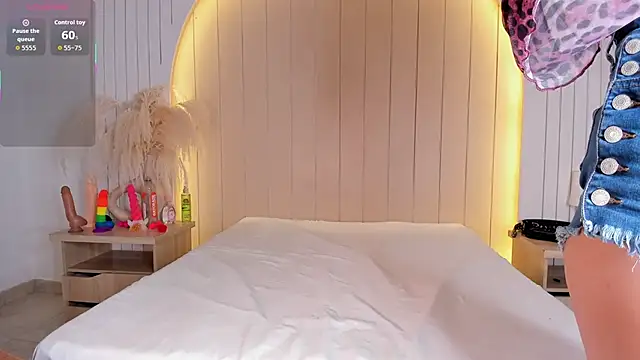 ALICESANDOVAL online show from April 3, 2026, 11:30 am