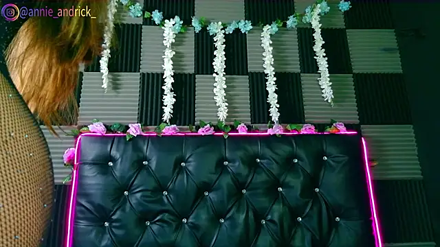  leda swan  online show from February 6, 2026, 1:03 pm