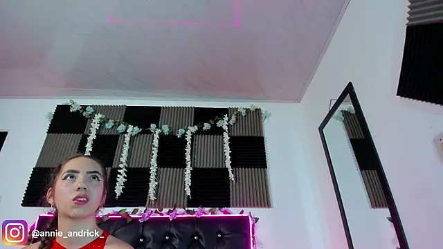  leda swan  online show from April 9, 2026, 11:04 am