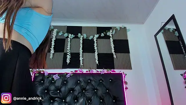  leda swan  online show from April 17, 2026, 11:13 am