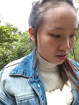 liu-liusexy online show from November 6, 2025, 4:02 am