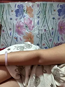 liu-liusexy online show from April 11, 2026, 7:45 am