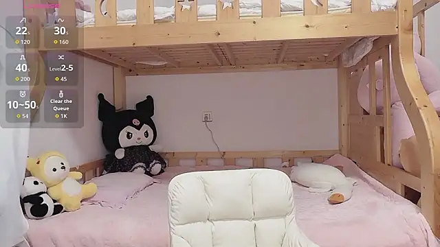 Sue101010 online show from October 13, 2025, 12:16 pm