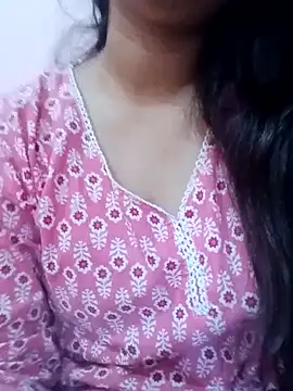 Snapshot of Queen_Pari87 chatting on September 14, 2025, 10:25 am Queen Pari87 online show from September 14, 2025, 10:25 am