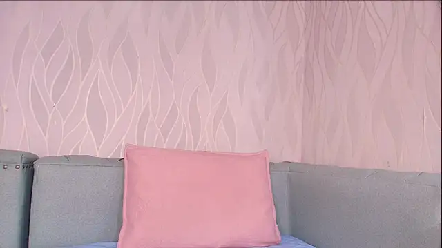 mia scot online show from October 9, 2025, 1:42 pm