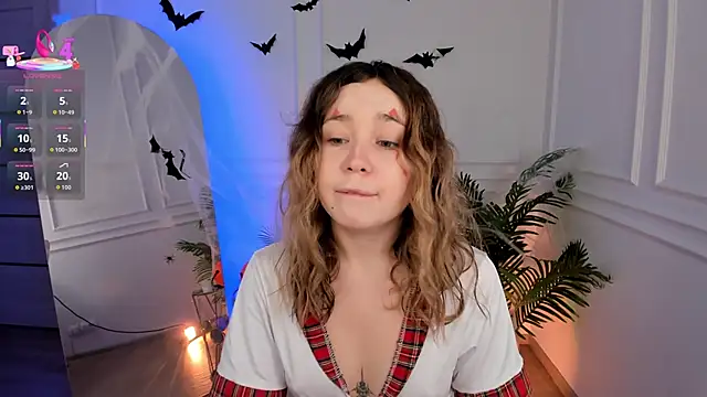 Lina Glow online show from October 31, 2025, 6:58 am