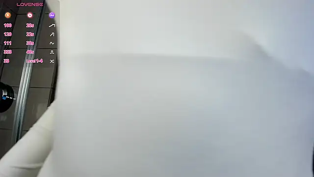 Lina Glow online show from April 5, 2026, 7:05 am