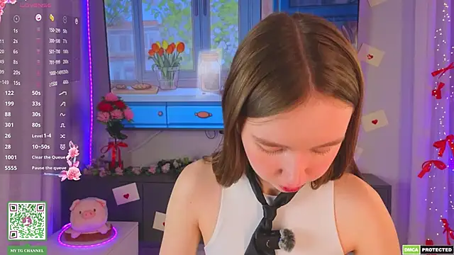 ElfredaTupy online show from April 2, 2026, 8:39 pm