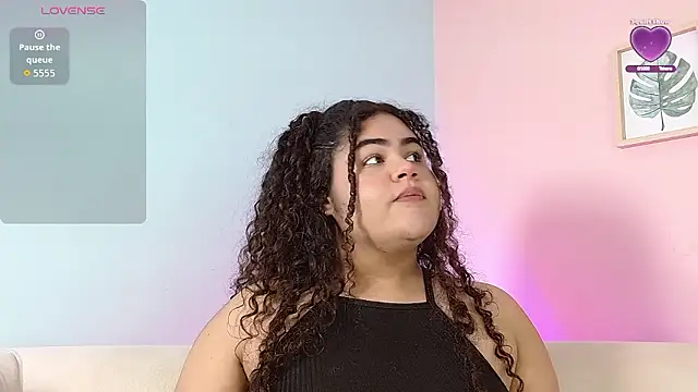 lourdes moon22 online show from January 12, 2026, 12:32 pm