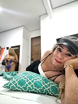  SARAI DUPONT online show from November 28, 2025, 10:45 pm