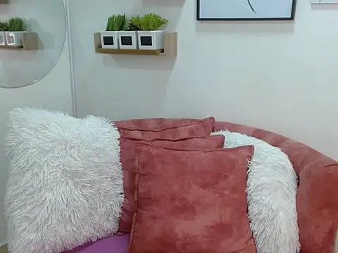 Snapshot of Aliciacute__ chatting on October 9, 2025, 9:24 pm Aliciacute online show from October 9, 2025, 9:24 pm