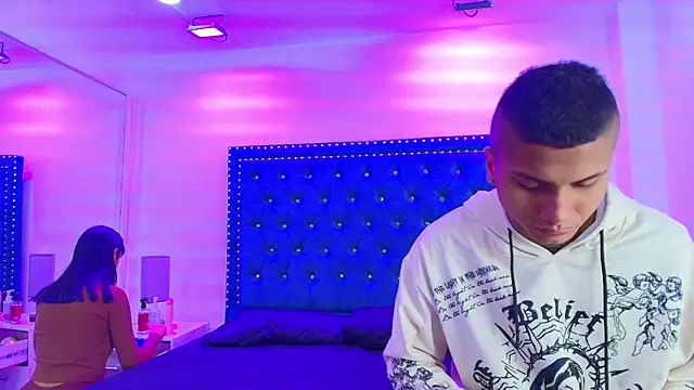 Damian and roxanne online show from November 10, 2025, 12:37 pm