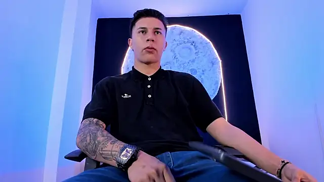 liaamsmiith  online show from October 27, 2025, 12:09 pm