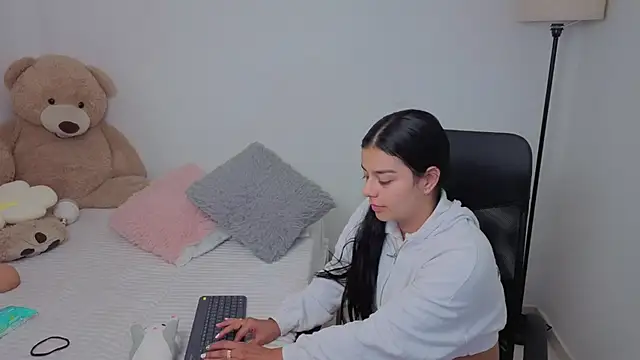 valerihouse online show from November 21, 2025, 12:54 am