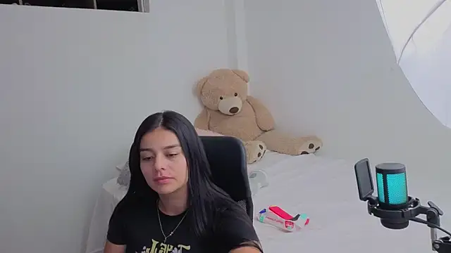 valerihouse online show from April 4, 2026, 2:21 am