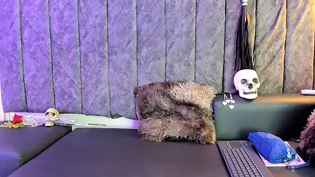 Snapshot of Rowan_Mills chatting on September 20, 2025, 8:21 pm Rowan Mills online show from September 20, 2025, 8:21 pm