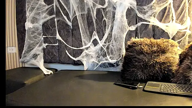 Snapshot of Rowan_Mills chatting on October 15, 2025, 8:31 pm Rowan Mills online show from October 15, 2025, 8:31 pm