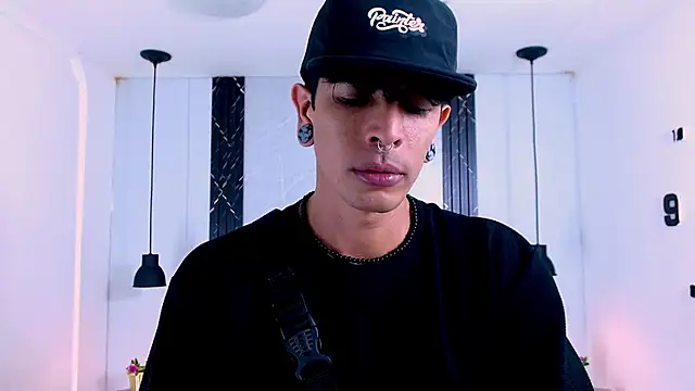 Franvill Trato online show from November 10, 2025, 7:13 pm