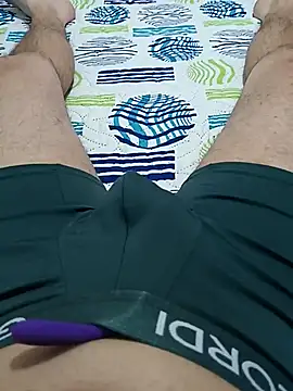 Snapshot of este_juan chatting on September 13, 2025, 9:58 pm este juan online show from September 13, 2025, 9:58 pm