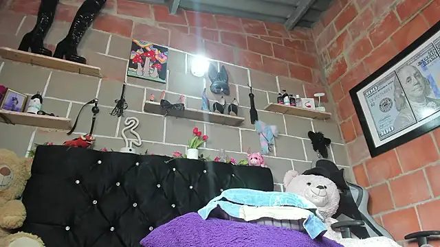 CharlotteBrowm online show from January 15, 2026, 6:33 pm