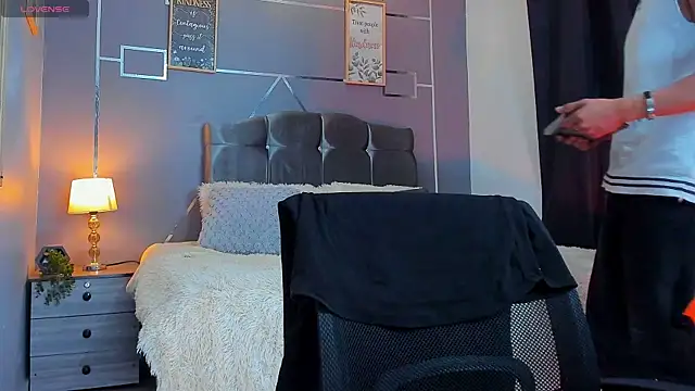 oliver mr  online show from November 4, 2025, 12:15 pm