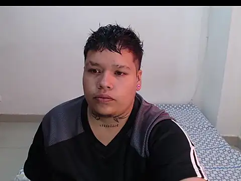 Yulian bigclit7 online show from December 18, 2025, 4:02 pm