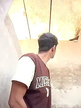 monster 33 online show from November 8, 2025, 4:56 am