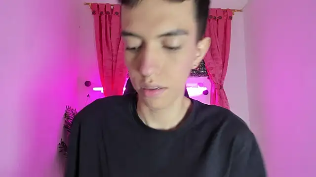 Snapshot of dylan_202520_ chatting on September 11, 2025, 12:49 pm dylan 202520 online show from September 11, 2025, 12:49 pm