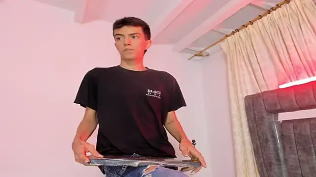 Snapshot of dylan_202520_ chatting on October 7, 2025, 11:40 am dylan 202520 online show from October 7, 2025, 11:40 am