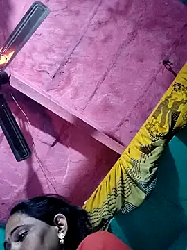 Pooja750 online show from November 21, 2025, 9:24 pm