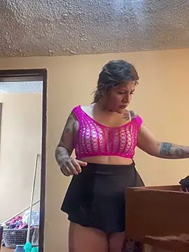 Isisflame online show from December 4, 2025, 1:53 pm