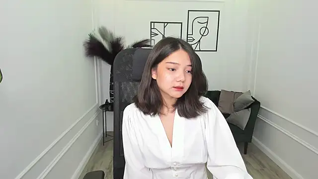 ElliVensda online show from September 24, 2025, 11:24 am