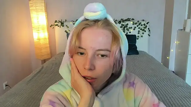 Pink Lila18 online show from September 9, 2025, 8:14 am